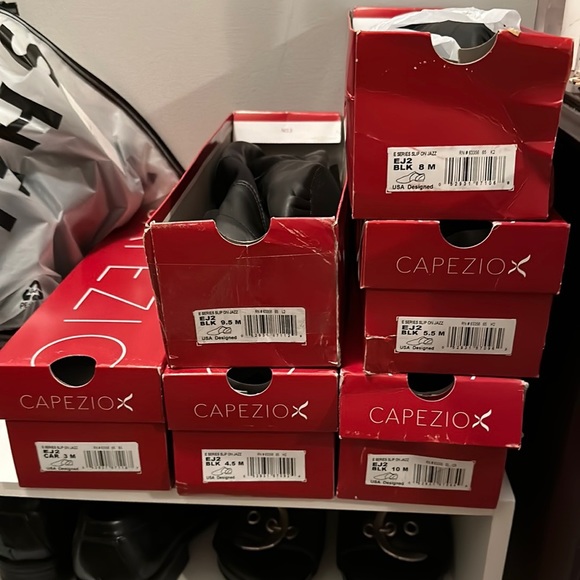 CAPEZIO E-Series Slip-on Jazz Shoe in Black EJ2 - Picture 5 of 7